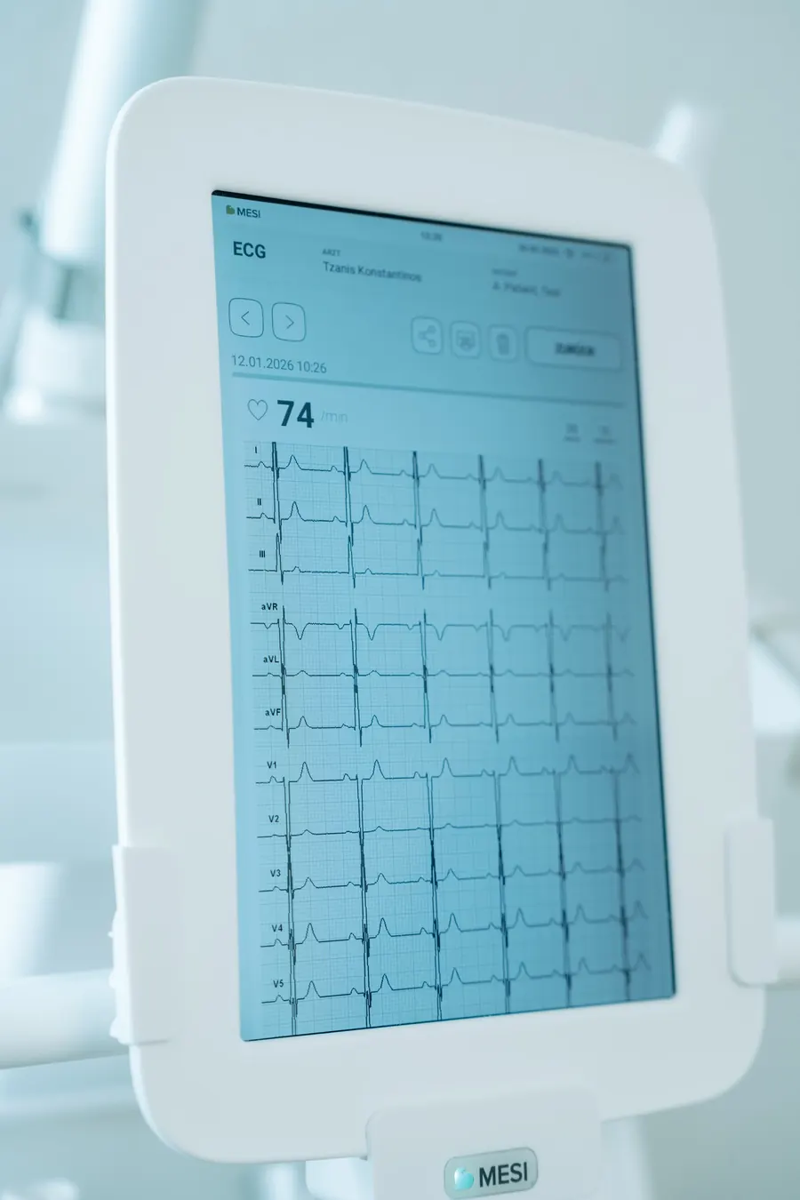 EKG Gerät in der Hausarztpraxis Tzanis in Lüdenscheid