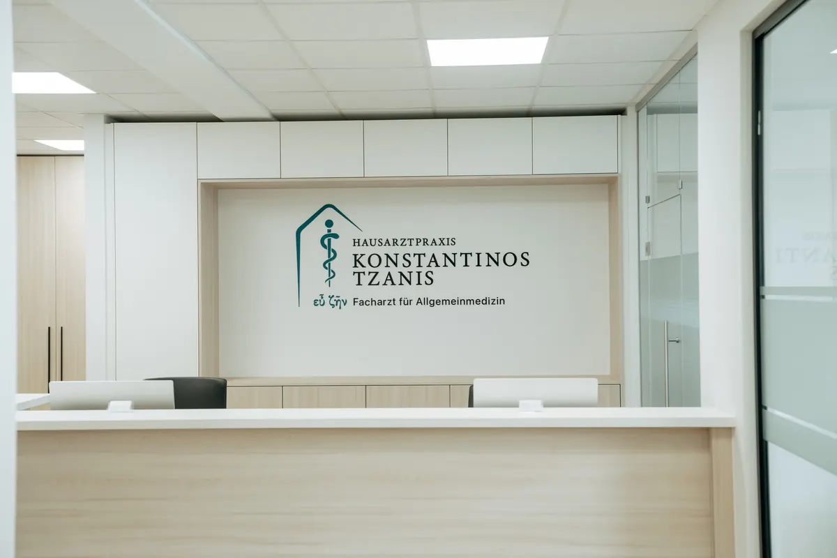 Empfang der Hausarztpraxis Tzanis am Sternplatz Lüdenscheid