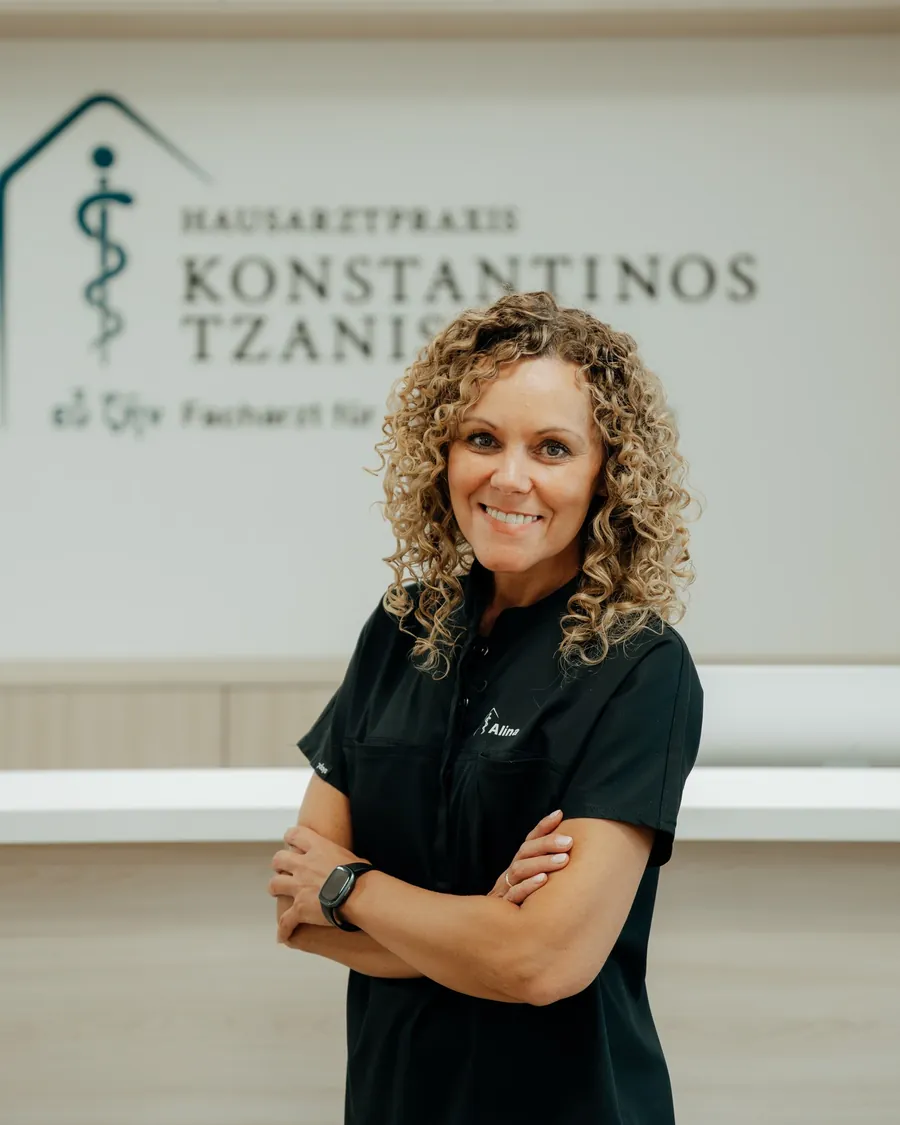 Alina vom Praxisteam der Hausarztpraxis Tzanis